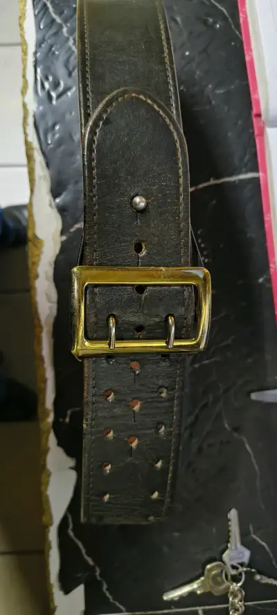 Cinturón de cuero Mixson Leathercraft con hebilla dorada - miniatura 1