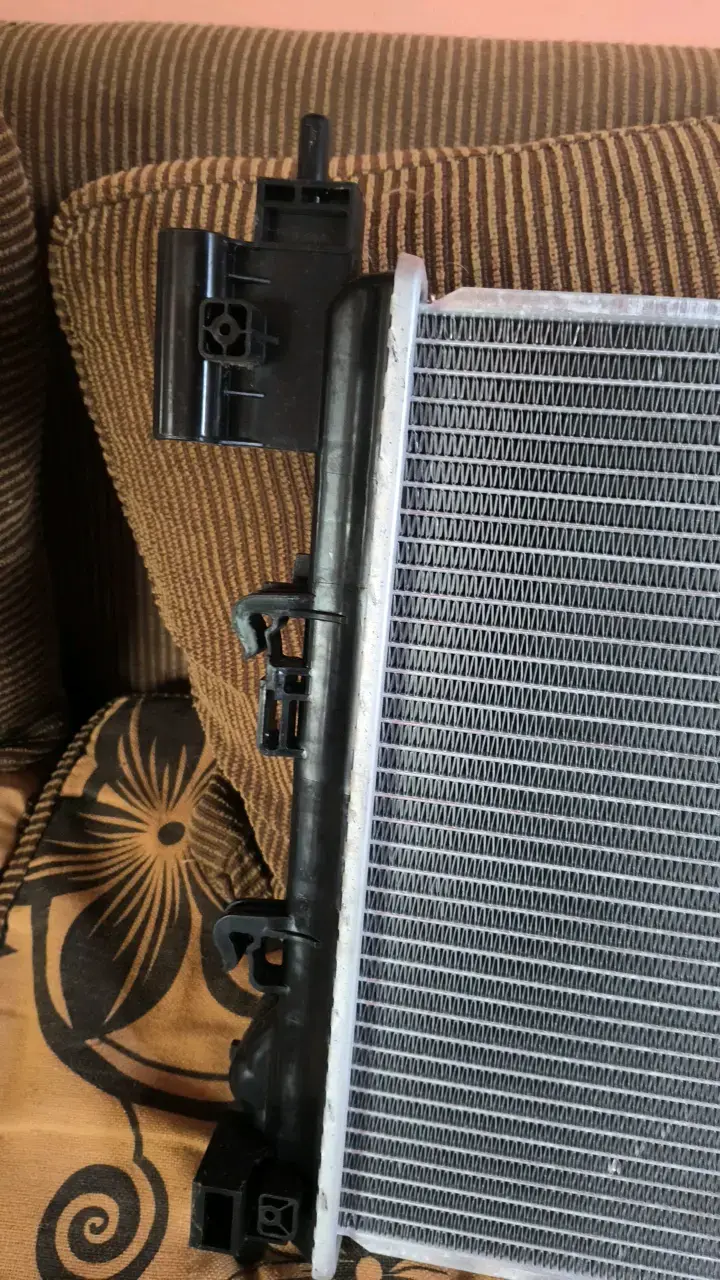 Radiador de auto Master Cool en buen estado - 4
