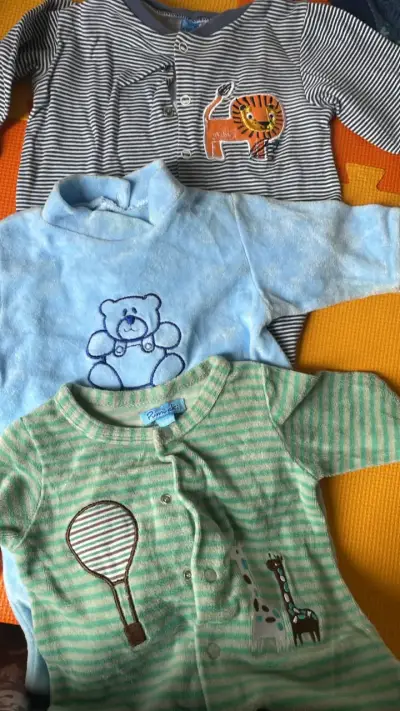 Lote 11 Pijamas de bebé 3-6- 9 meses - miniatura 6