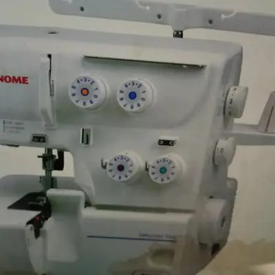 Máquina Overlock Janome 8002D con Diferencial - miniatura 2
