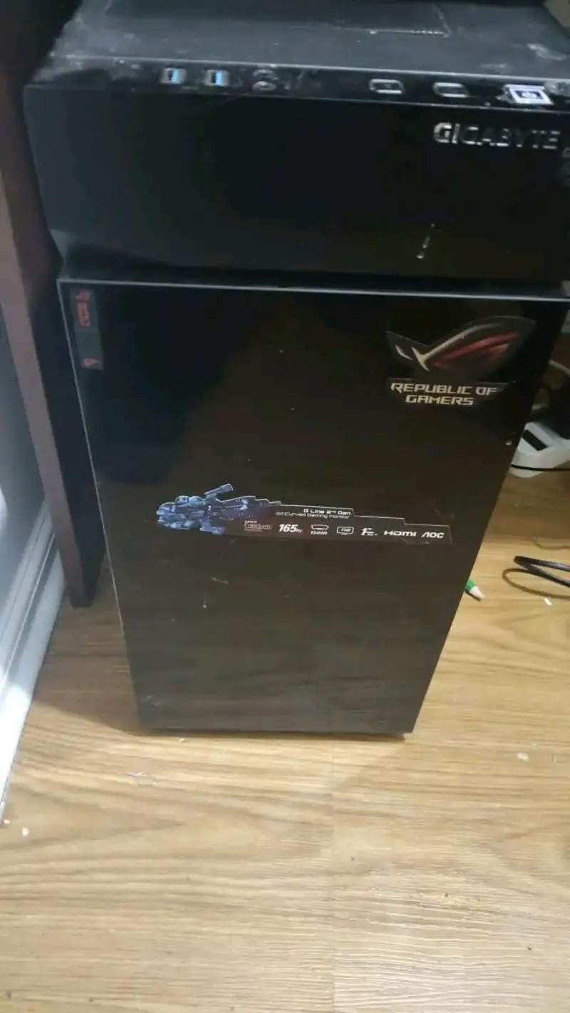 PC Gamer Gigabyte con Monitor Samsung - 1