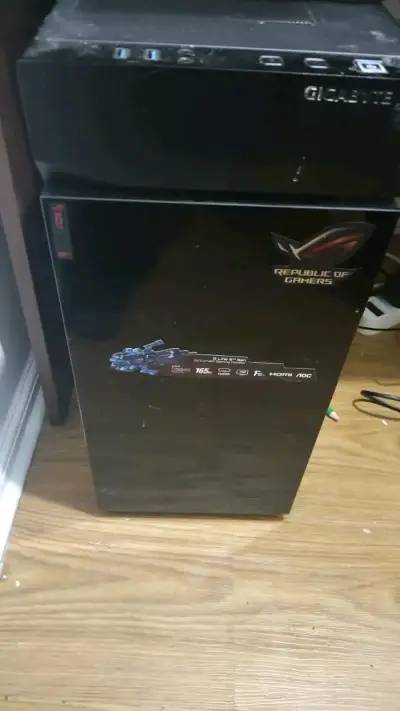 PC Gamer Gigabyte con Monitor Samsung - miniatura 1