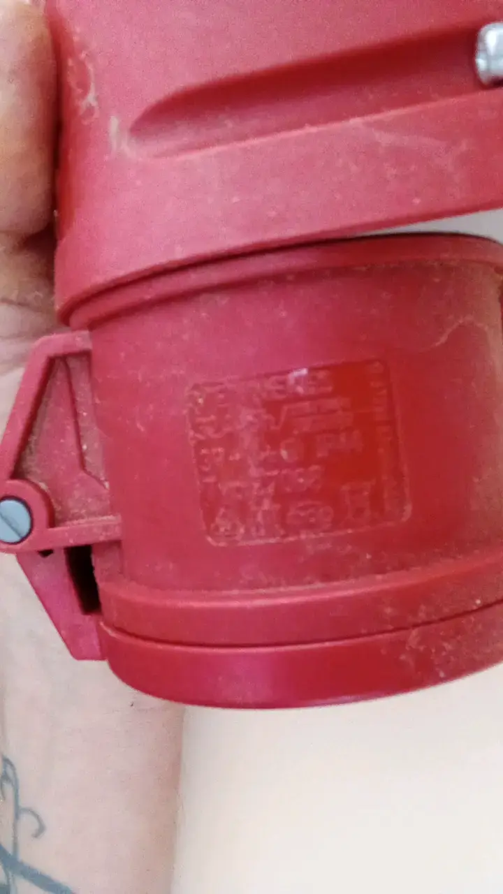 Enchufe industrial Mennekes 63A 3P+N+T - 5