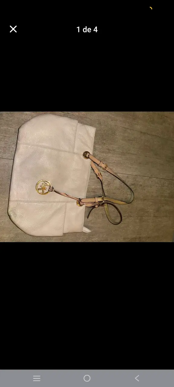 Bolso de cuero beige con logo dorado - 1