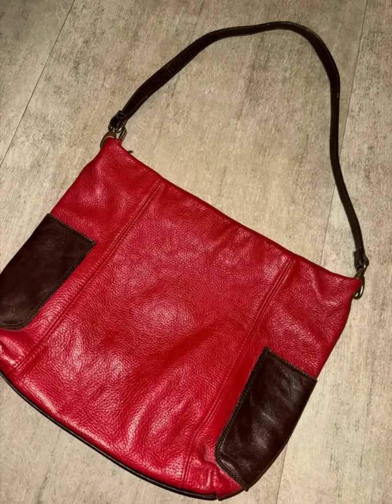 Bolso de cuero rojo con detalles marrones - 2