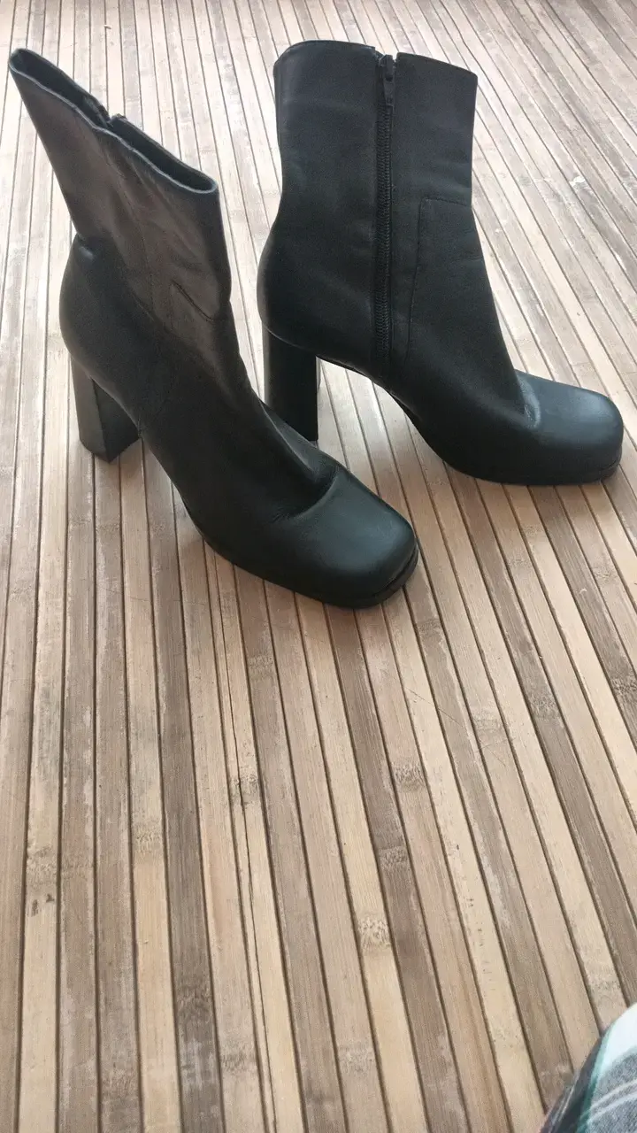 Botines de cuero negro con tacón alto - 2