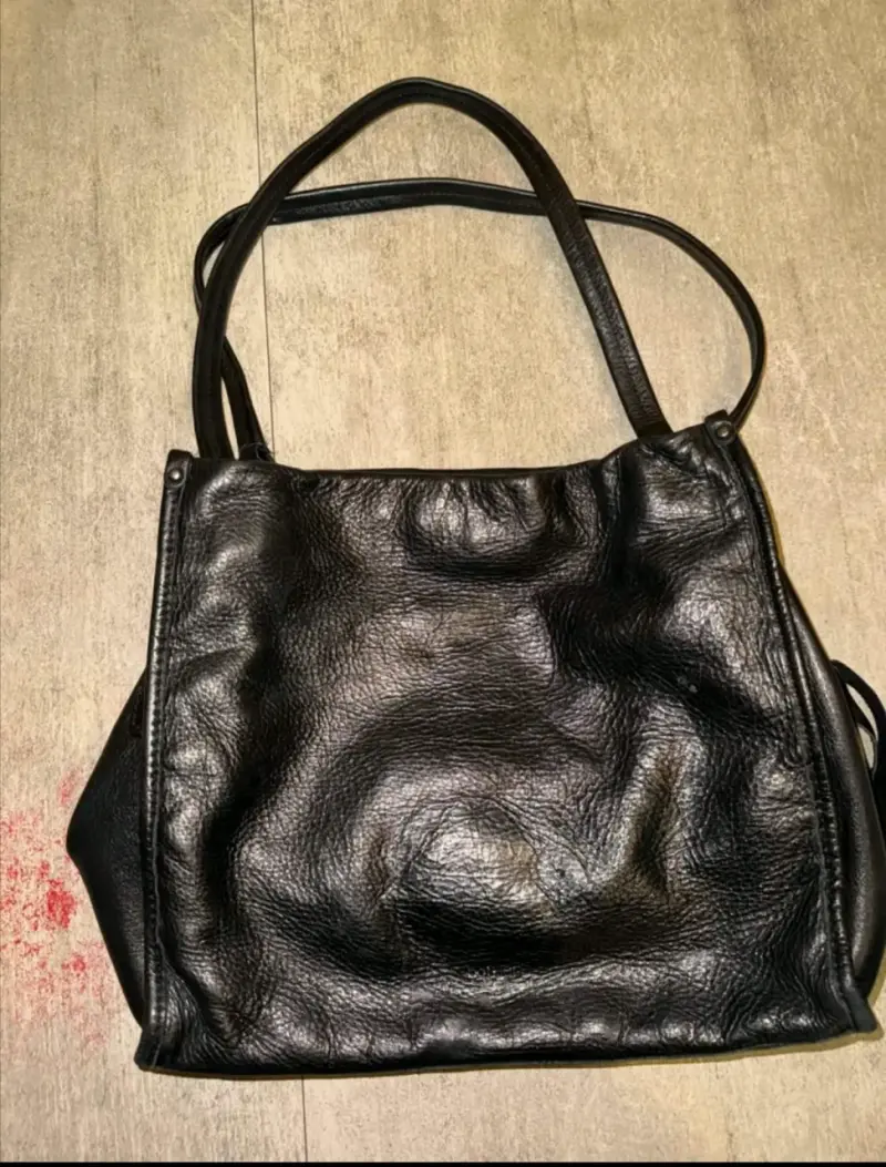 Bolso de cuero negro elegante y espacioso - 1