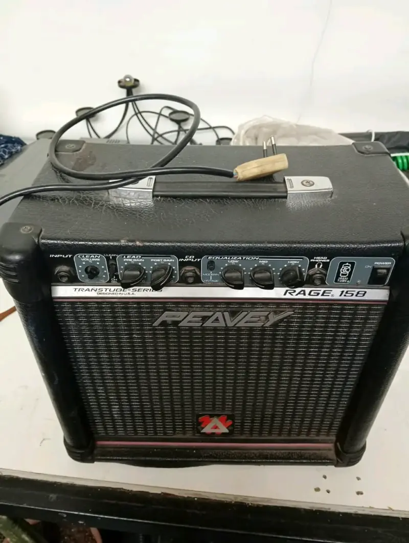 Amplificador Peavey Rage 158 para guitarra