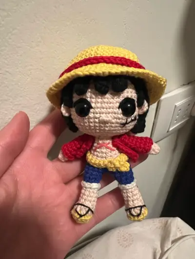 Muñeco amigurumi de Luffy de One Piece - miniatura 3
