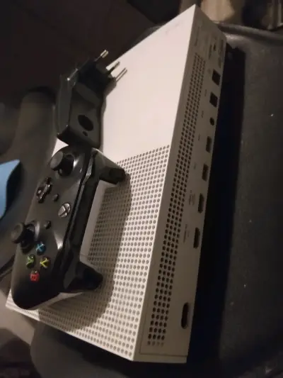 Consola Xbox One S con control y cargador - miniatura 6