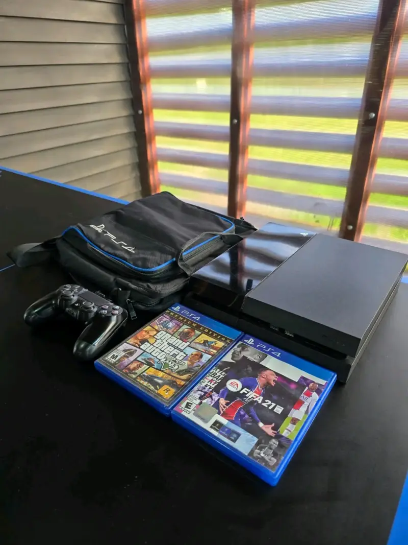 Consola PS4 con juegos y control - 3