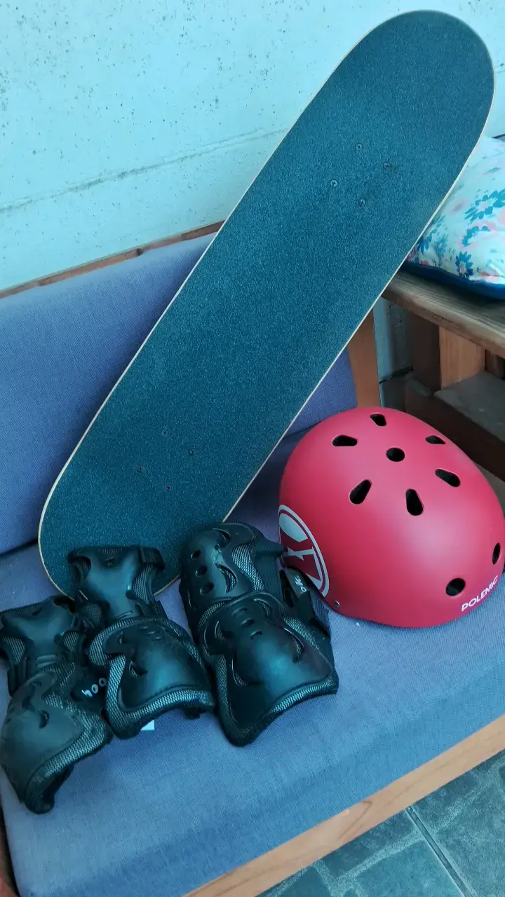 Set de Skate con Casco y Protecciones Polemic