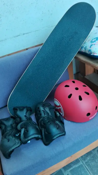 Set de Skate con Casco y Protecciones Polemic - miniatura 1