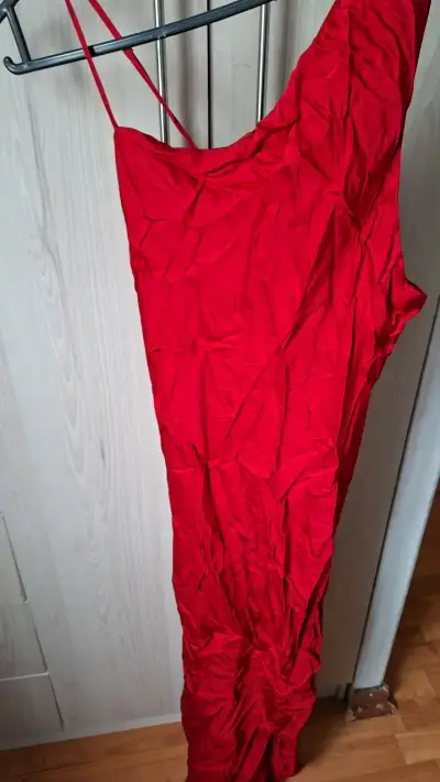 Vestido rojo elegante Zara talla S o M - miniatura 1