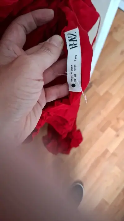 Vestido rojo elegante Zara talla S o M - miniatura 2