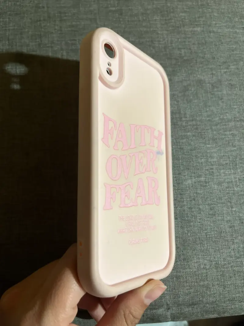 Funda para iPhone XR con diseño 'Faith Over Fear' - 2