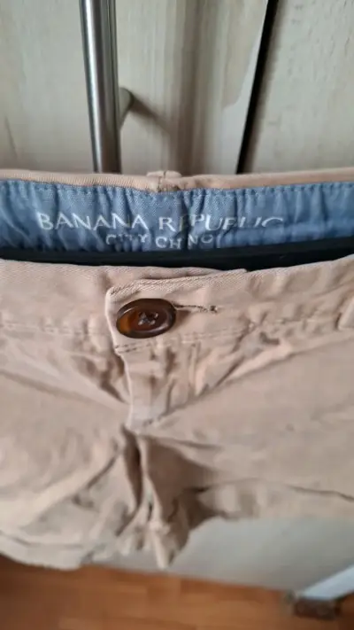 Shorts beige Banana Republic para mujer - miniatura 2