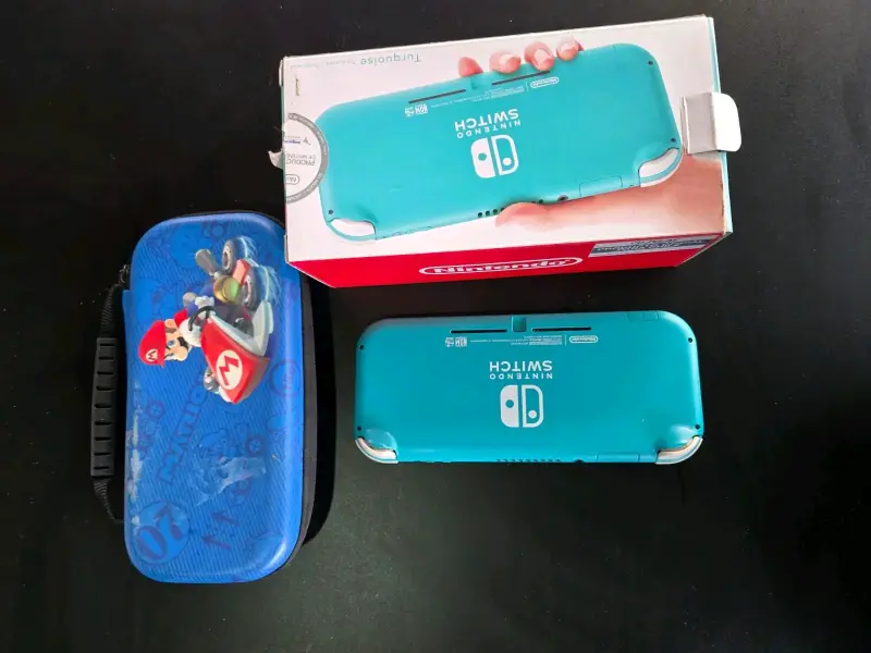 Nintendo Switch Lite turquesa con estuche de Mario - 4