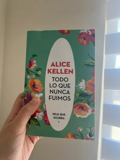 Libro 'Todo Lo Que Nunca Fuimos' de Alice Kellen - miniatura 1
