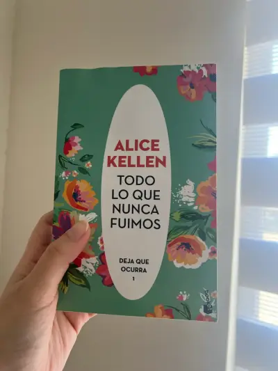 Libro 'Todo Lo Que Nunca Fuimos' de Alice Kellen - miniatura 2