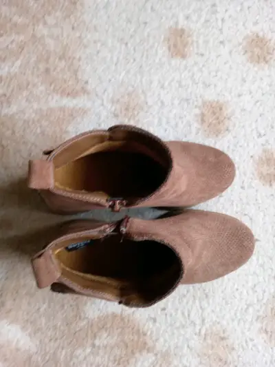 Botines de gamuza marrón con tacón alto - miniatura 1