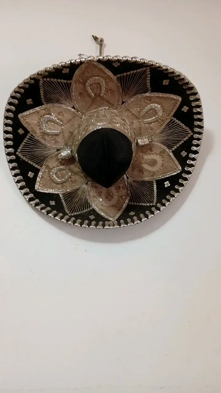 Sombrero charro mexicano negro con bordados plateados - 1
