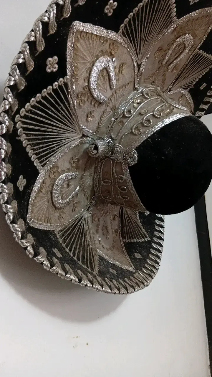 Sombrero charro mexicano negro con bordados plateados - 4
