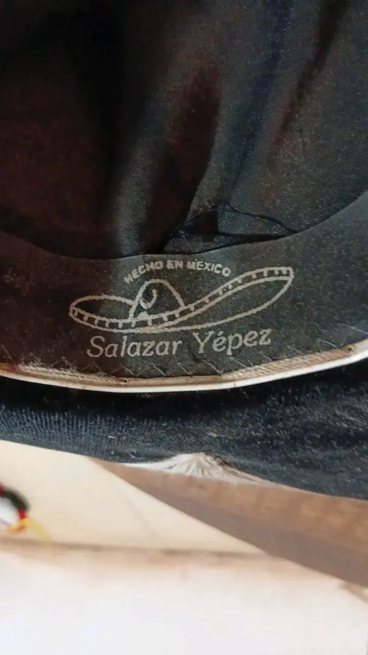 Sombrero charro mexicano negro con bordados plateados - 5