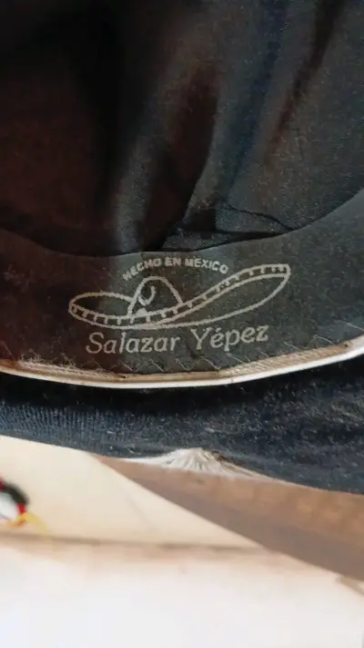 Sombrero charro mexicano negro con bordados plateados - miniatura 5