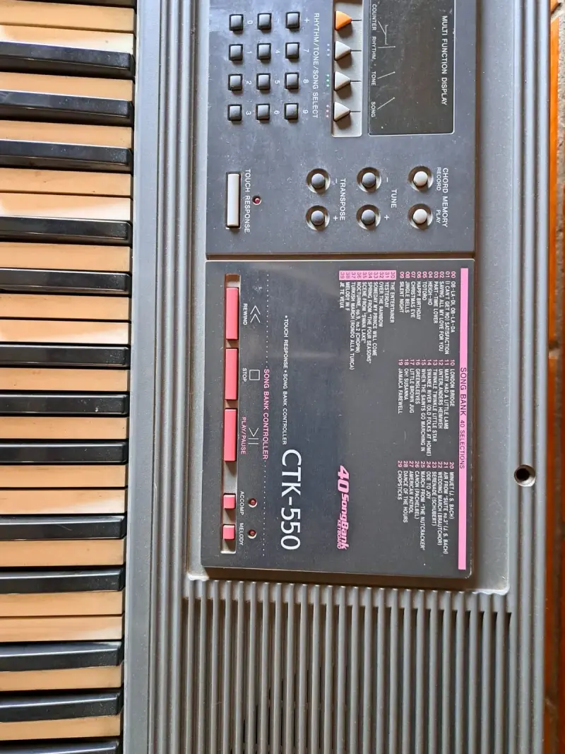 Teclado Casio CTK-550 con soporte - 2