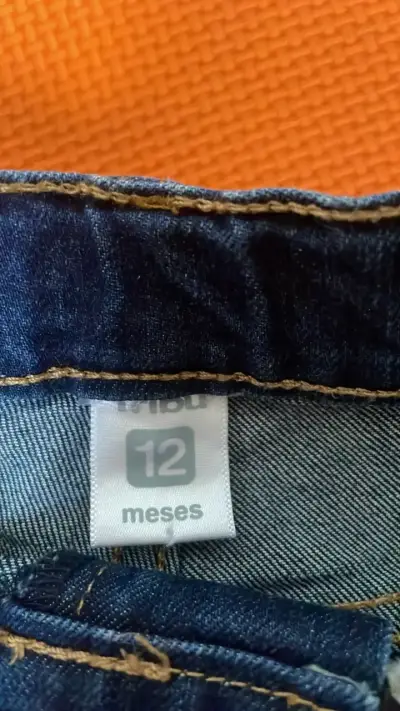 Jeans de bebé con diseño desgastado - miniatura 3
