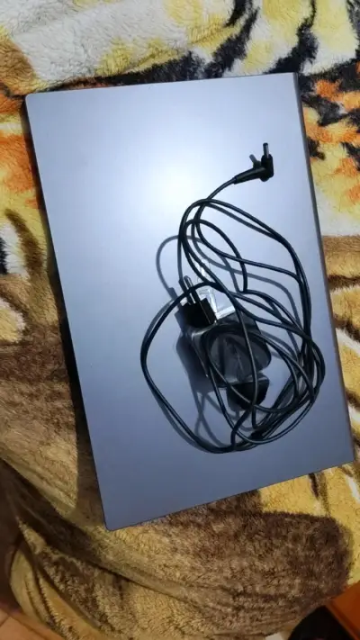 Notebook ASUS nuevo con cargador en buen estado - miniatura 1