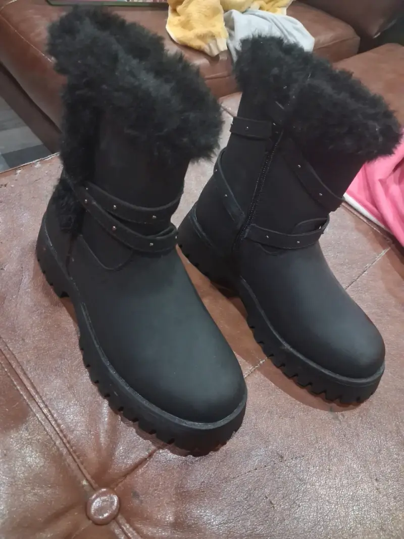 Botas negras de invierno con forro de piel sintética - 1