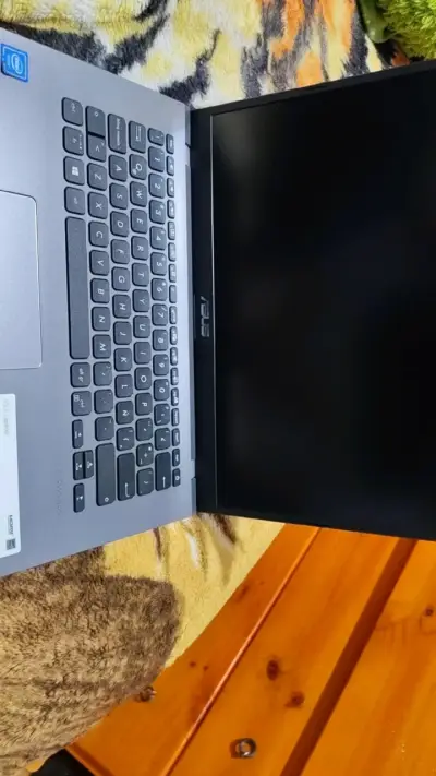 Notebook ASUS nuevo con cargador en buen estado - miniatura 2