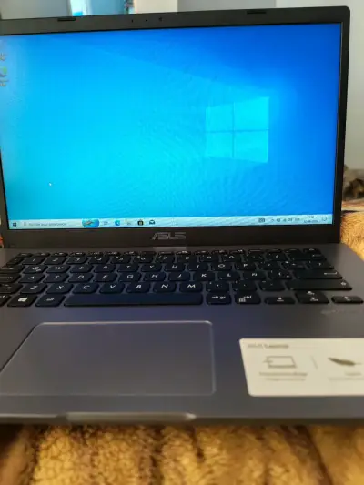 Notebook ASUS nuevo con cargador en buen estado - miniatura 3