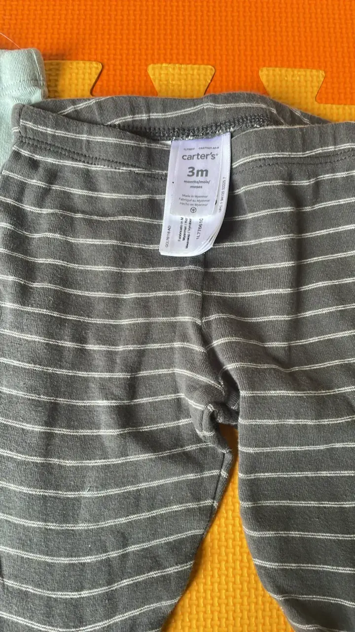Pantalones de bebé Carter's 3M con pies - 2