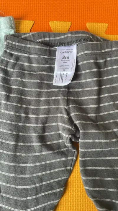 Pantalones de bebé Carter's 3M con pies - miniatura 2