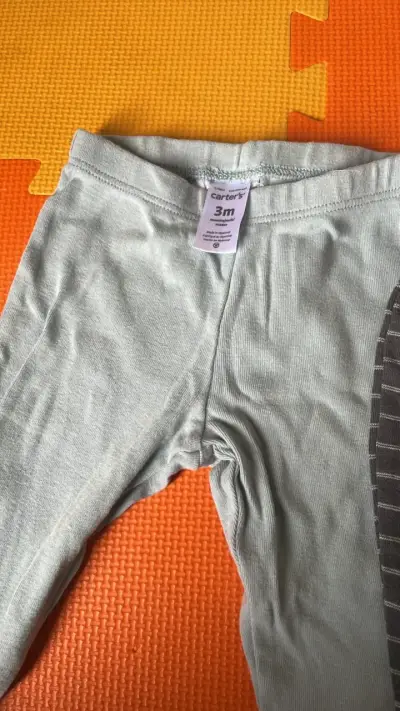 Pantalones de bebé Carter's 3M con pies - miniatura 3