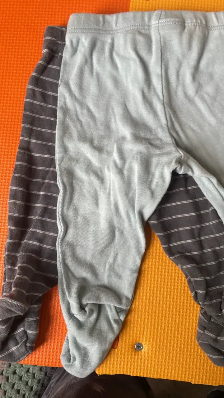 Pantalones de bebé Carter's 3M con pies - 4