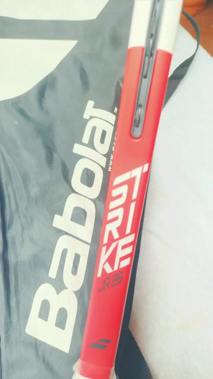 Raqueta de tenis Babolat Strike JR 26 con funda - 2