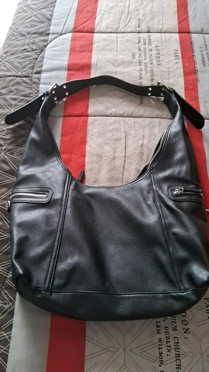 Bolso de cuero negro con bolsillos - 1