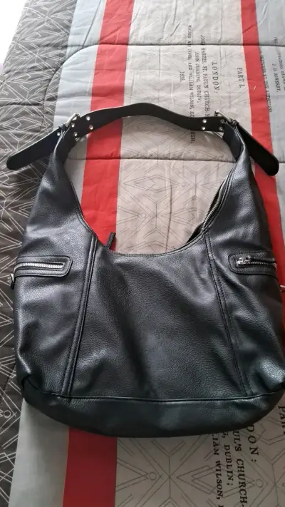 Bolso de cuero negro con bolsillos - miniatura 1