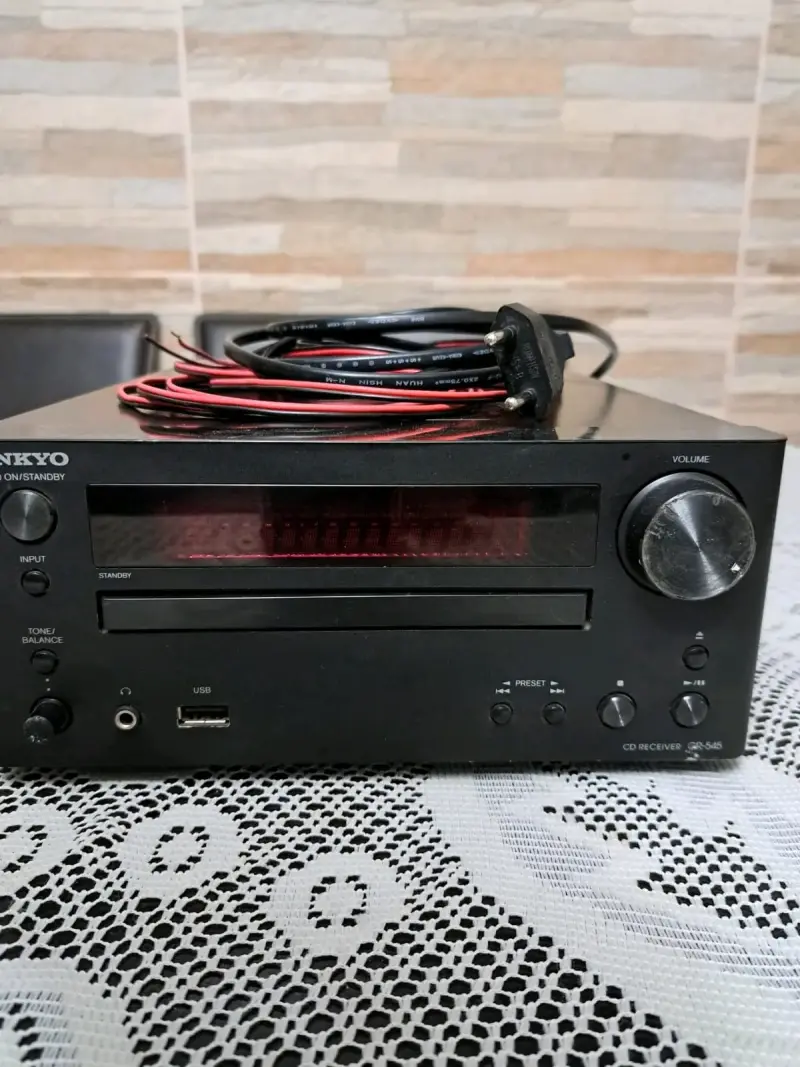 Receptor de CD Onkyo con cables incluidos - 1