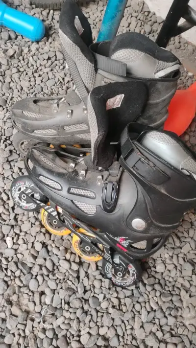 Patines en línea talla 43 con ruedas ABEC - miniatura 1