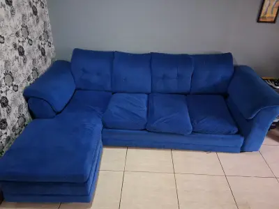 Sofá seccional azul en buen estado - miniatura 2