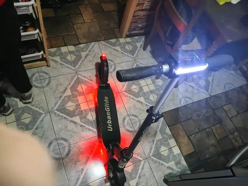 Scooter eléctrico UrbanGlide con luces LED - 1