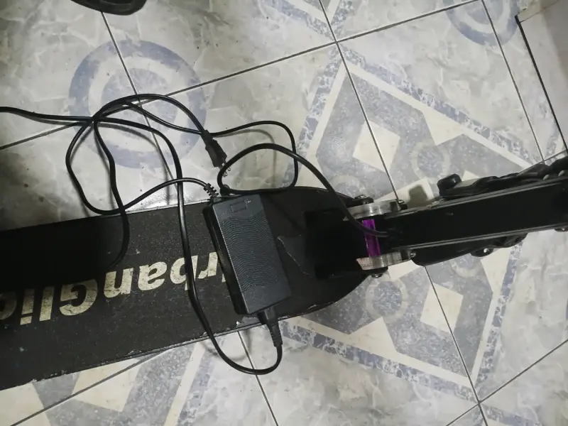 Scooter eléctrico UrbanGlide con luces LED - 2