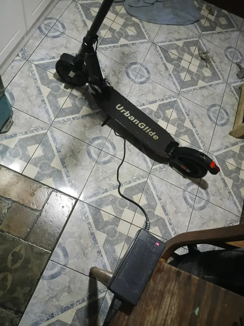 Scooter eléctrico UrbanGlide con luces LED - 6