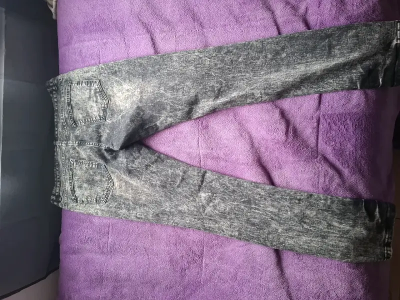 Jeans desgastados para hombre en buen estado - 1