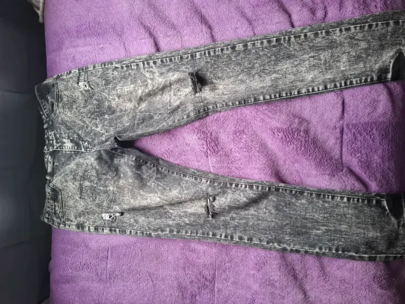 Jeans desgastados para hombre en buen estado - 2